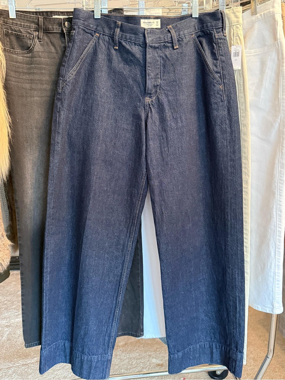 Abercrombie & Fitch Women’s Curve Love low Rise Ultra Loose Jeans size 30 long
